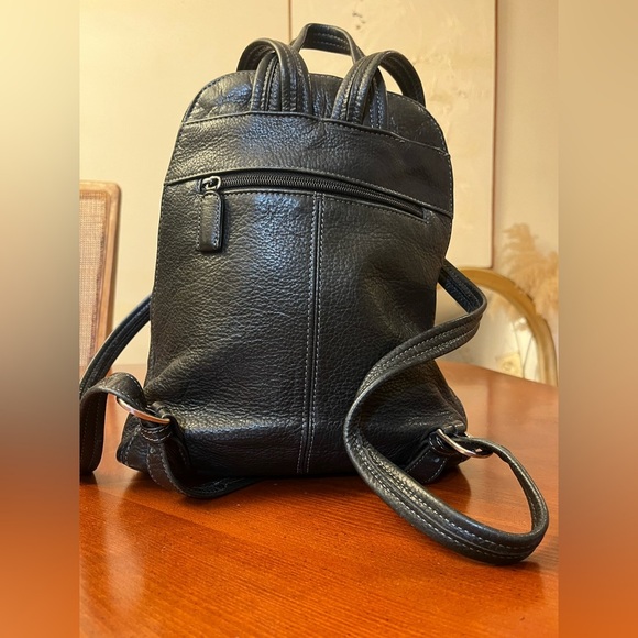 Vintage TIGNANELLO - Genuine Leather Black Backpack - Picture 3 of 14